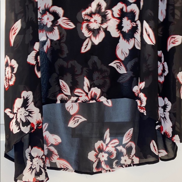 NWOT TORRID tank w/a hi-low style & floral - Plus Sized - Picture 2 of 7